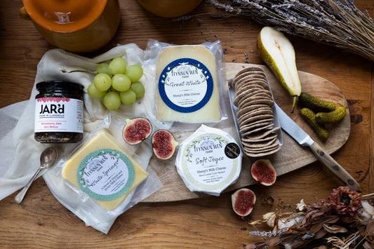 Cheese gift box selection