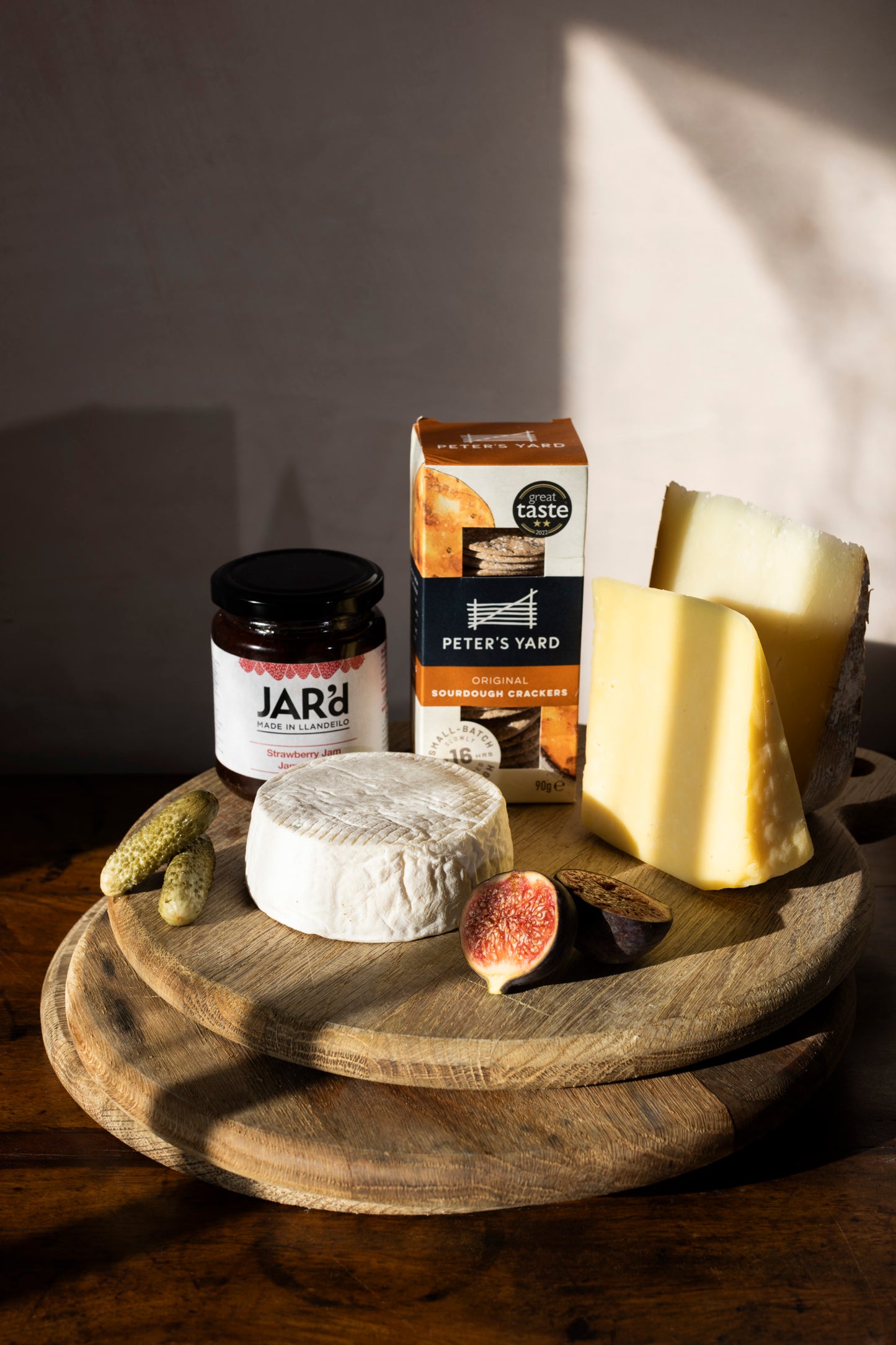 Cheese gift box selection