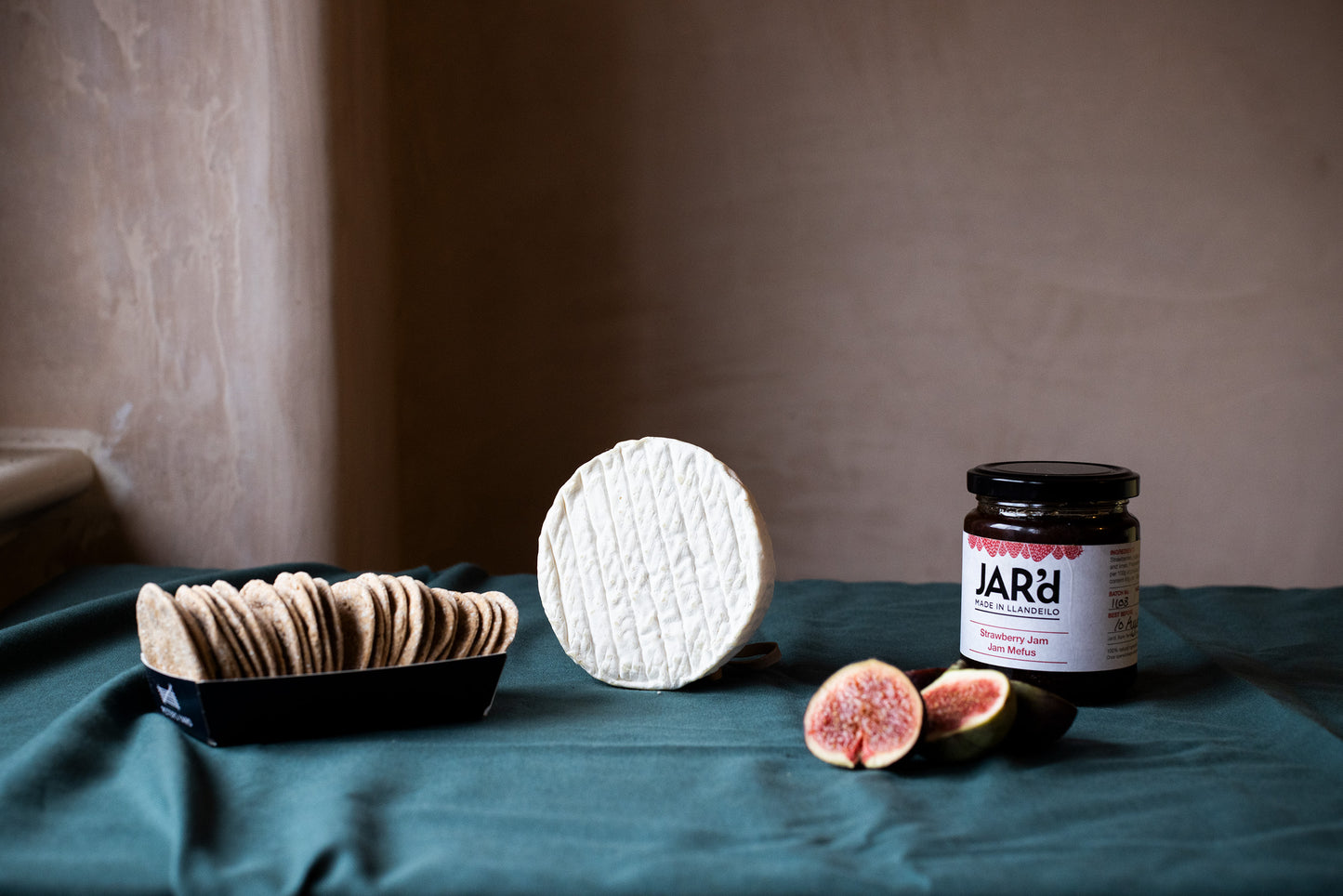 Cheese gift box selection